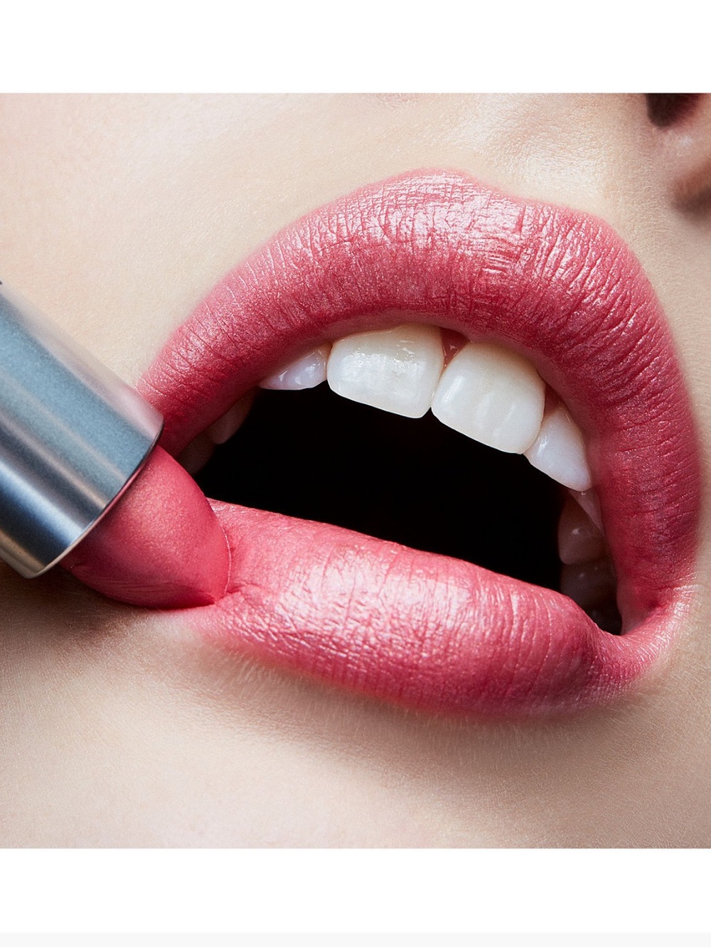 MAC Frost Lipstick - Bombshell - Picture 3 of 5